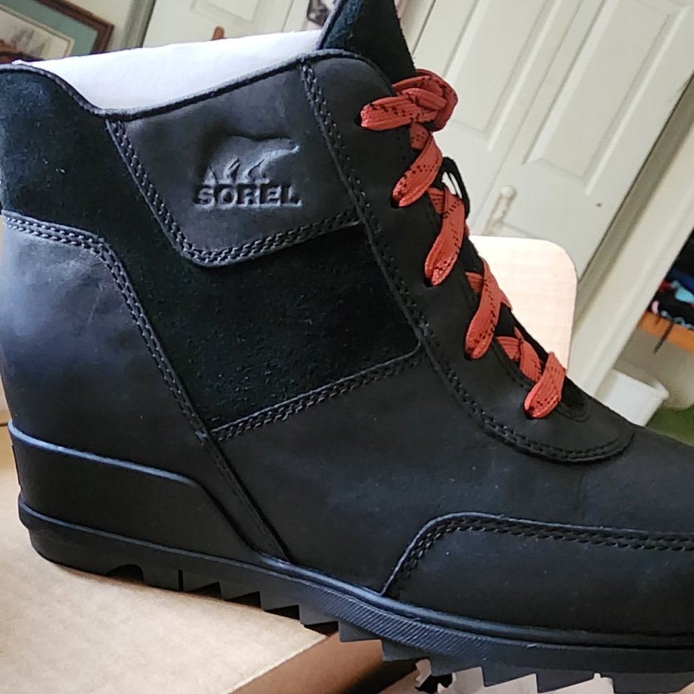 BRAND NEW Sorel Black Boots